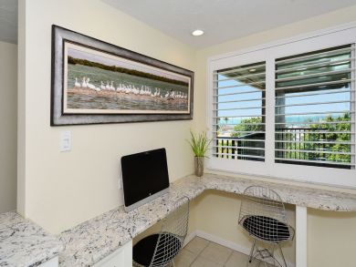 Longboat Key Bay View Vacation Condo, Walk to Beach