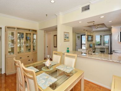 Longboat Key Bay View Vacation Condo, Walk to Beach