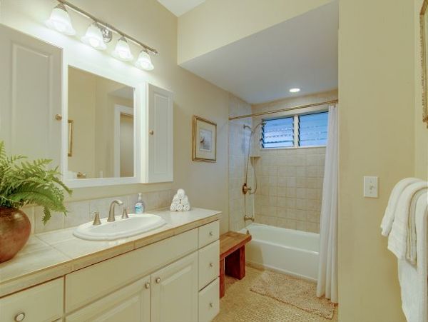 Honolulu 4 Bedroom Beach Front Vacation Home