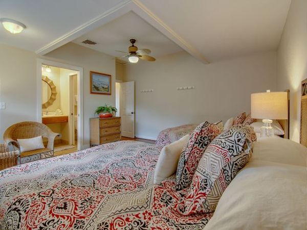 Honolulu 4 Bedroom Beach Front Vacation Home