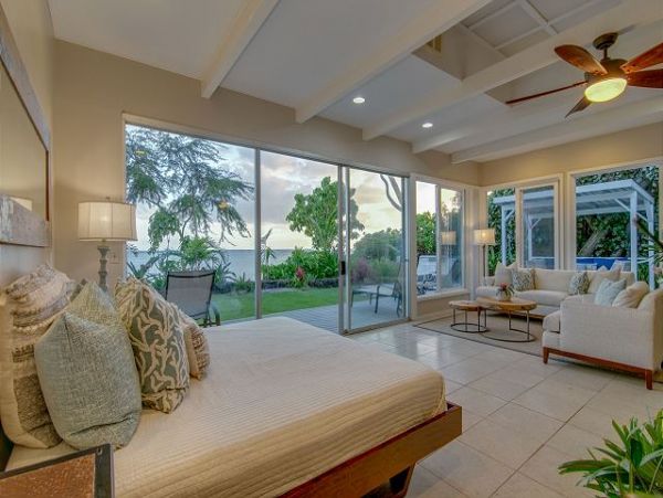 Honolulu 4 Bedroom Beach Front Vacation Home