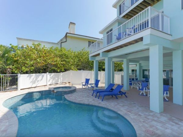 Luxury 4 Bedroom Villa on the Beach on Anna Maria Sleeps 8