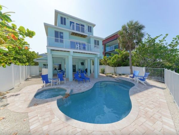 Luxury 4 Bedroom Villa on the Beach on Anna Maria Sleeps 8