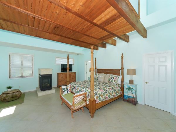 Luxury 4 Bedroom Villa on the Beach on Anna Maria Sleeps 8