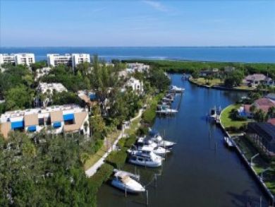 Great Value Longboat Key Townhome Short Walk to the Beach