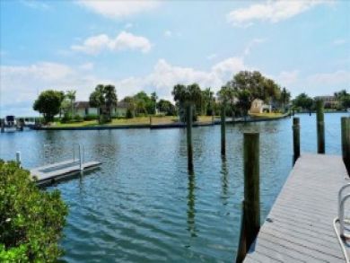 Great Value Longboat Key Townhome Short Walk to the Beach
