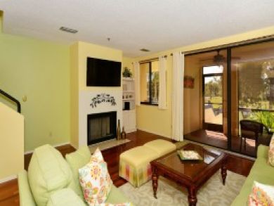 Great Value Longboat Key Townhome Short Walk to the Beach