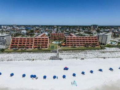 Destin Beachfront Condo Three Bedroom Sleeps Eight