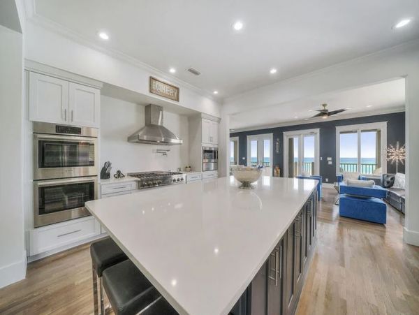 Luxury Destin 8 Bedroom Rental Home with Communal Pool