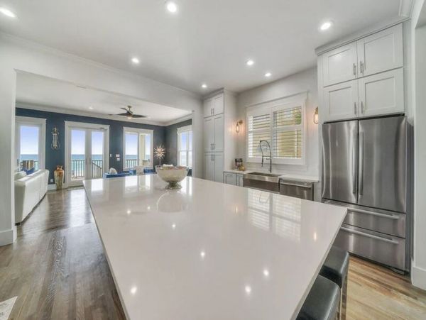 Luxury Destin 8 Bedroom Rental Home with Communal Pool