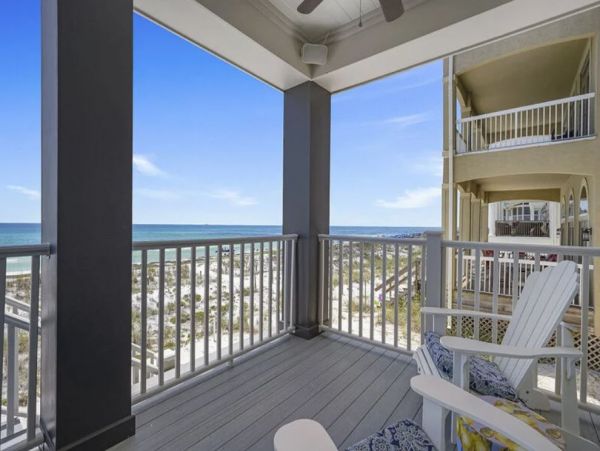 Luxury Destin 8 Bedroom Rental Home with Communal Pool