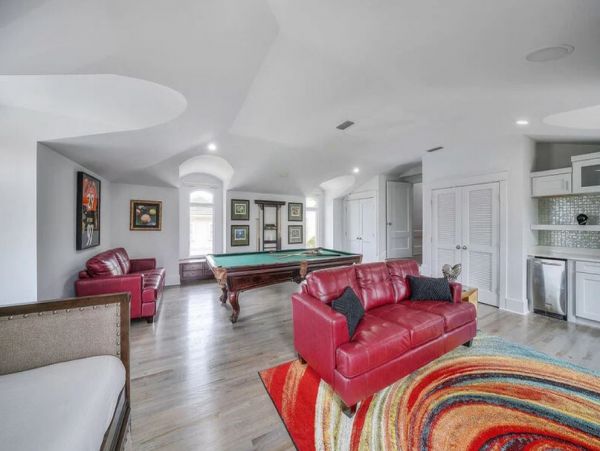 Luxury Destin 8 Bedroom Rental Home with Communal Pool