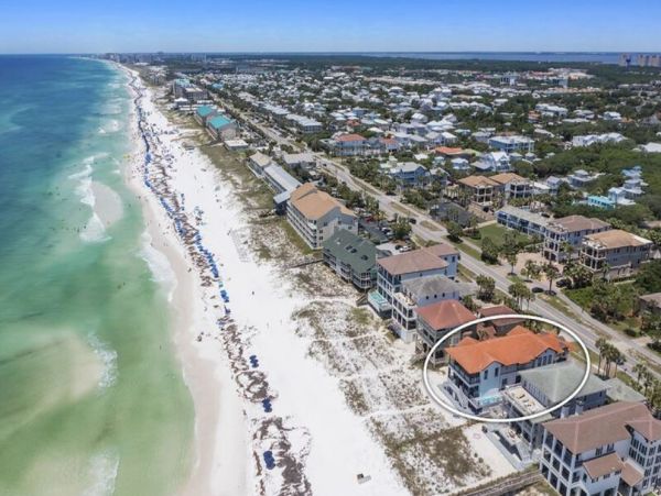 Luxury Destin 8 Bedroom Rental Home with Communal Pool