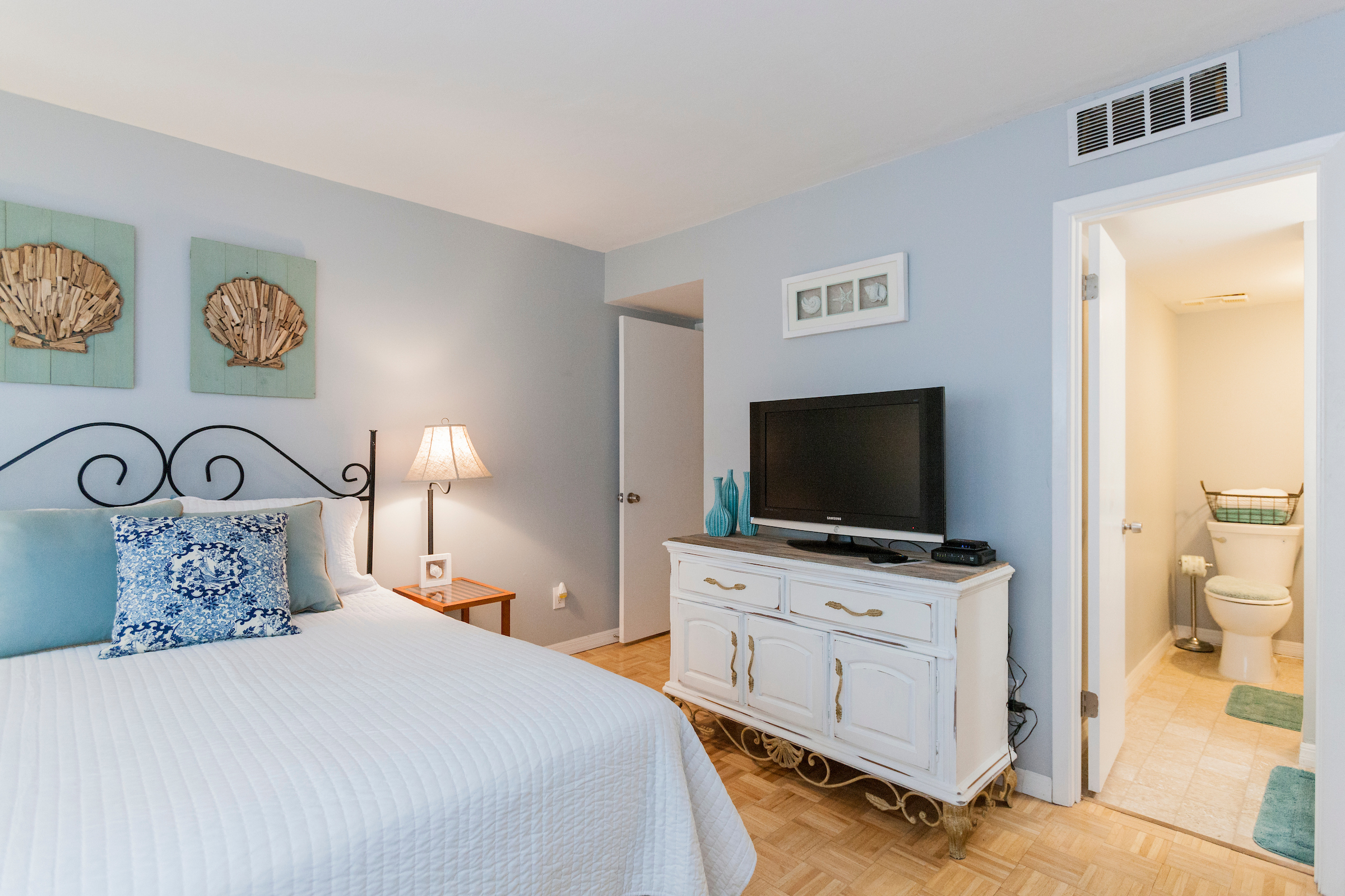 Panama City Vacation Home Sleeps Eight Guests.