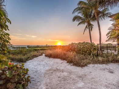 Great Value Fort Myers Beachfront Vacation Home Sleeps 10