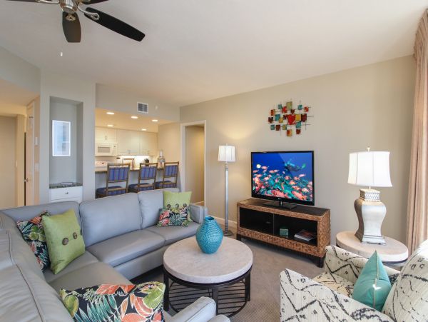 Stunning Condo on the Beach with Sweeping Views