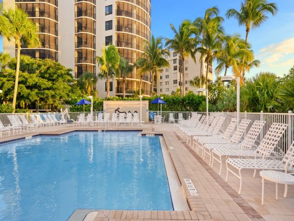 Stunning Condo on the Beach with Sweeping Views