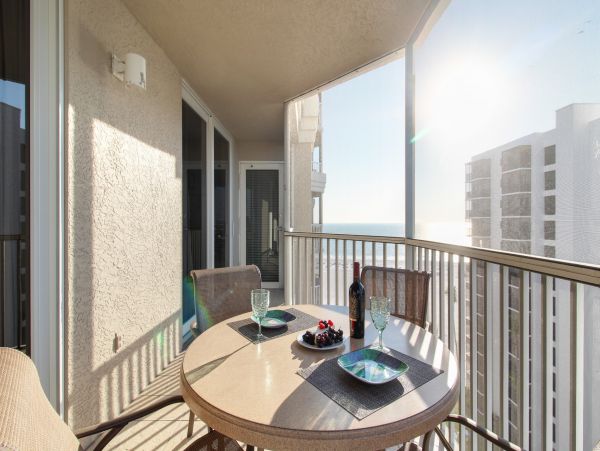 Stunning Condo on the Beach with Sweeping Views