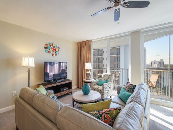Stunning Condo on the Beach with Sweeping Views