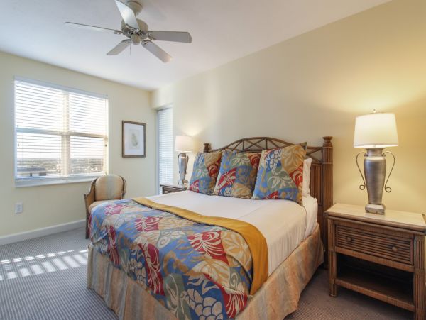 Stunning Condo on the Beach with Sweeping Views