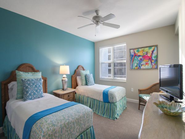 Stunning Condo on the Beach with Sweeping Views