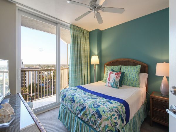 Stunning Condo on the Beach with Sweeping Views