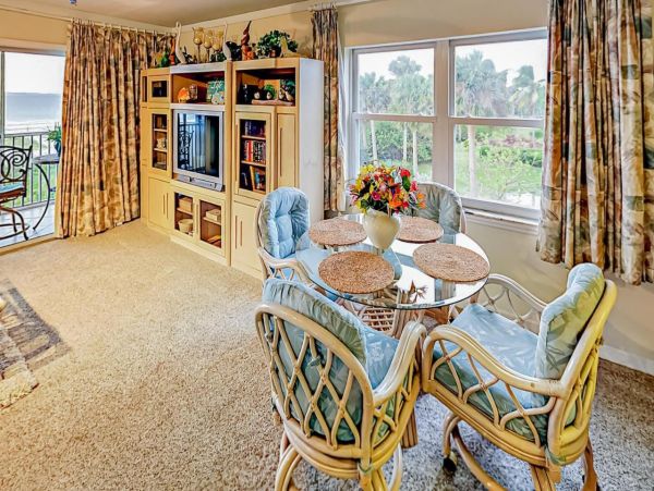 Fort Myers Beach Front Two Bedroom Condo Sleeps 4 Guests
