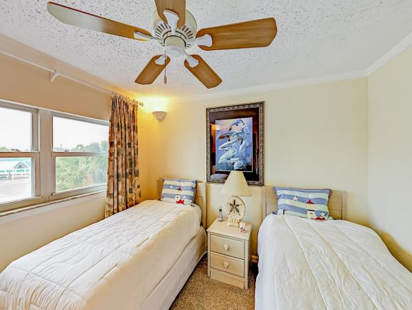 Fort Myers Beach Front Two Bedroom Condo Sleeps 4 Guests