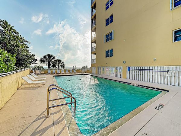 Fort Myers Beach Front Two Bedroom Condo Sleeps 4 Guests