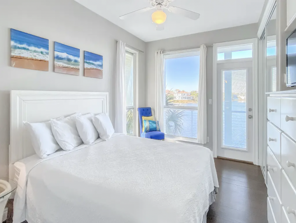 Lovely Duplex with Access to Beach Across Street