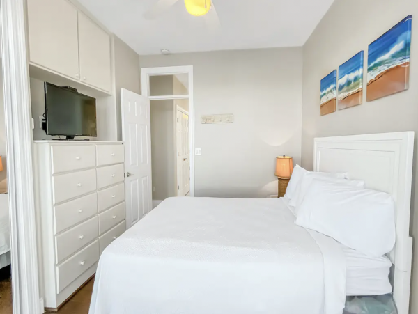 Lovely Duplex with Access to Beach Across Street