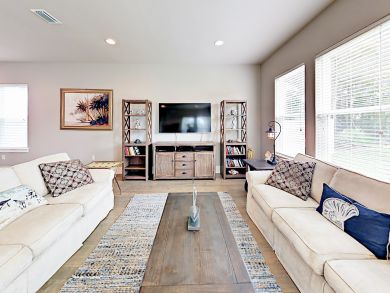 Miramar Vacation Home Four Bedrooms Sleeps Sixteen Guests