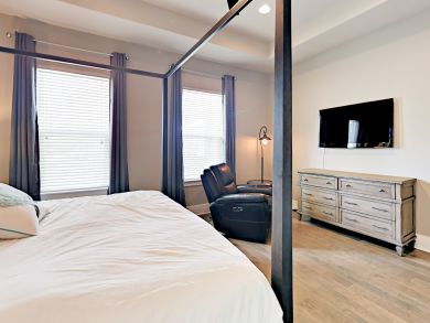 Miramar Vacation Home Four Bedrooms Sleeps Sixteen Guests