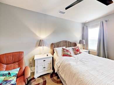 Miramar Vacation Home Four Bedrooms Sleeps Sixteen Guests