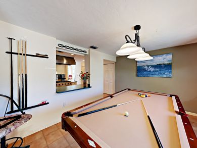 Canal Front Vacation Home 3 Bedrooms With Pool & Hot Tub