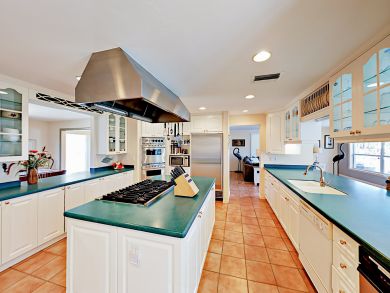Canal Front Vacation Home 3 Bedrooms With Pool & Hot Tub