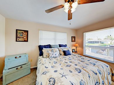 Canal Front Vacation Home 3 Bedrooms With Pool & Hot Tub