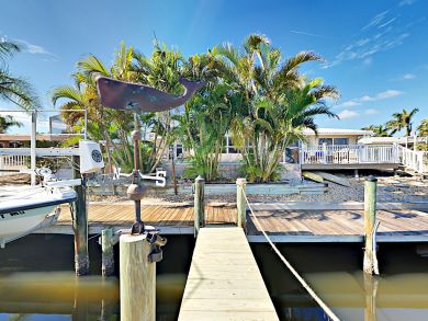 Canal Front Vacation Home 3 Bedrooms With Pool & Hot Tub