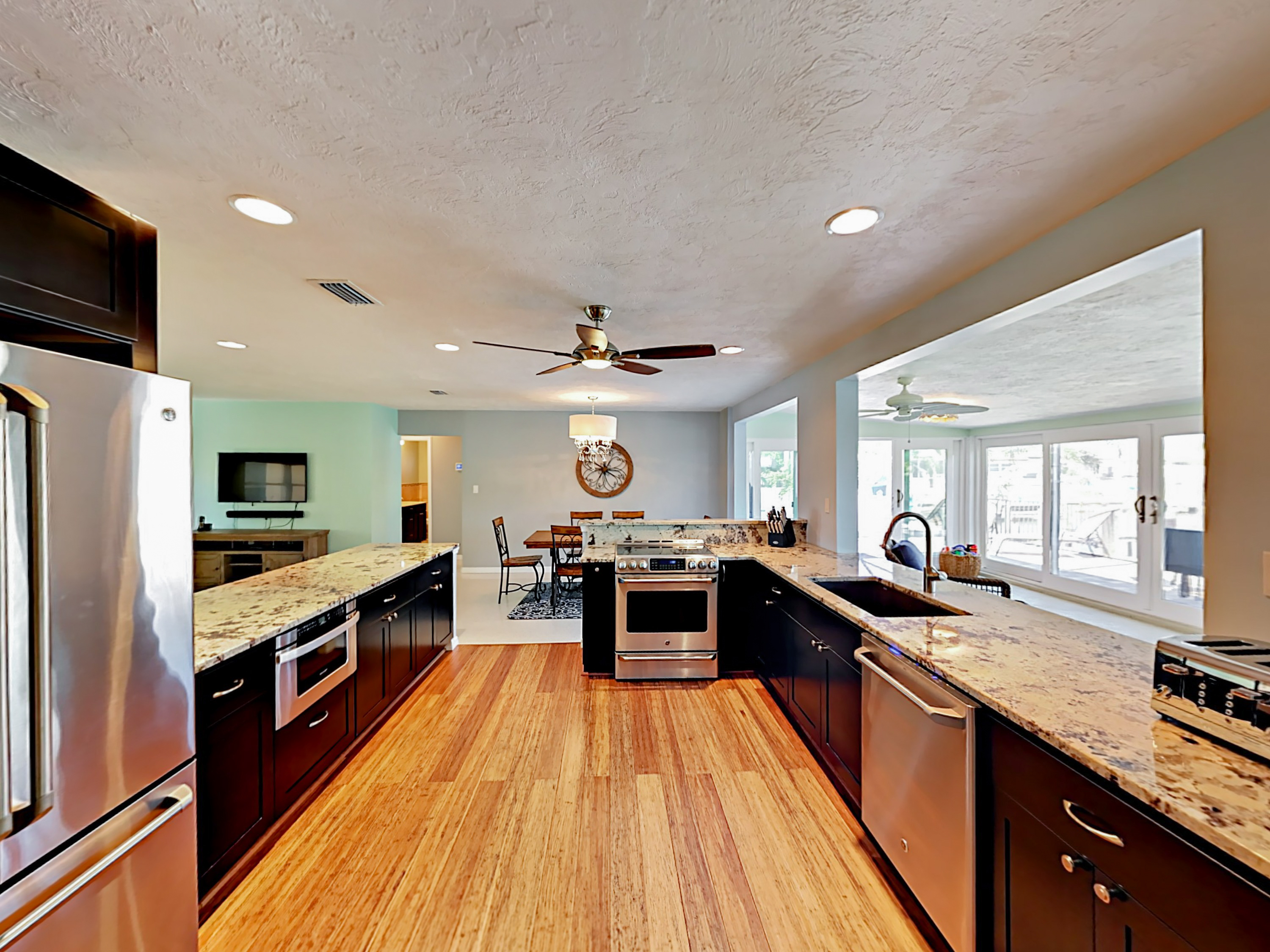 Bradenton Vacation Rental Home Three Bedrooms Sleeps 6