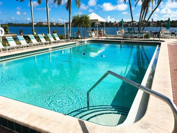Siesta Key 2 Bedroom Bayside Condo Short Stroll Beach