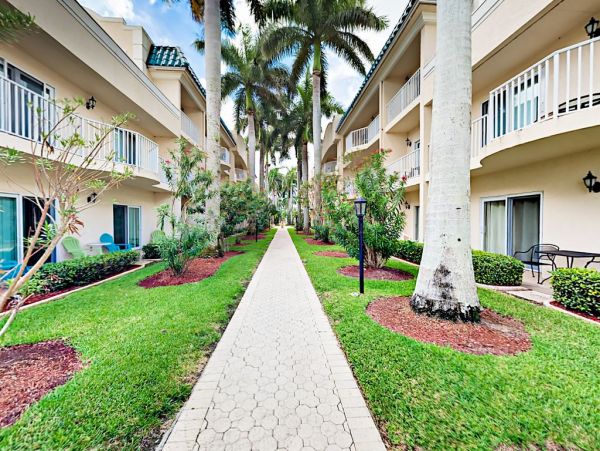Siesta Key 2 Bedroom Bayside Condo Short Stroll Beach