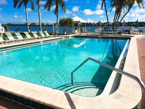 Siesta Key 2 Bedroom Bayside Condo Short Stroll Beach