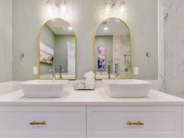St. Armands Circle Vacation Beach House with Heated Saltwater Pool