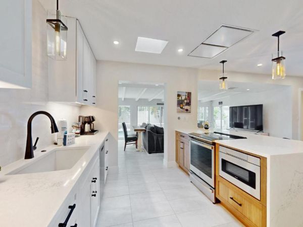 St. Armands Circle Vacation Beach House with Heated Saltwater Pool