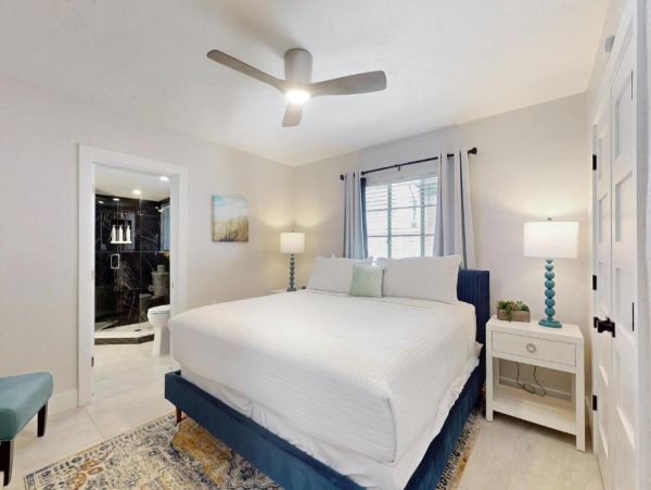 St. Armands Circle Vacation Beach House with Heated Saltwater Pool