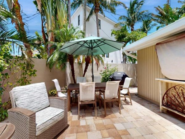St. Armands Circle Vacation Beach House with Heated Saltwater Pool