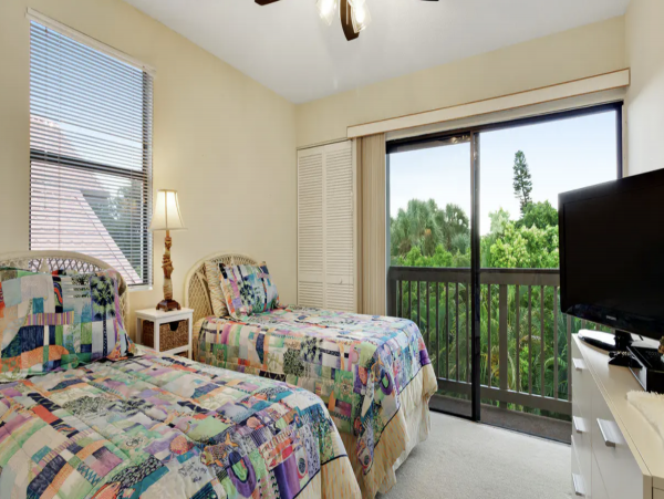 Siesta Key Town Home with Pool Tennis Walk to the Beach