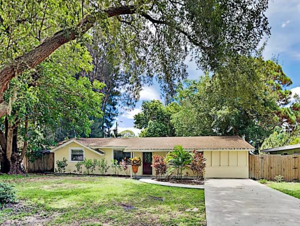 Beautiful 4 Bedroom Home with Private Pool