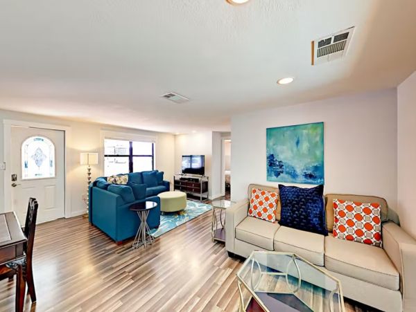 Beautiful 4 Bedroom Home with Private Pool