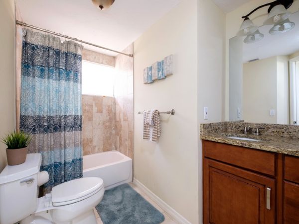 Located Five Min to Siesta Key & Sarasota